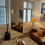 Downtown Sydney Cbd Executive Apartment With Pool