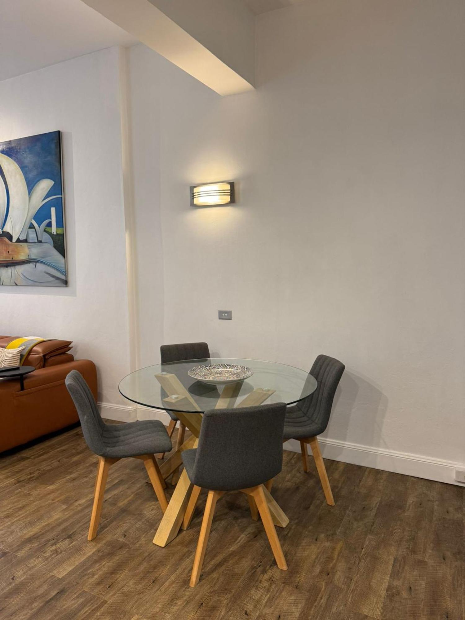 Downtown Cbd Executive With Pool Appartamento